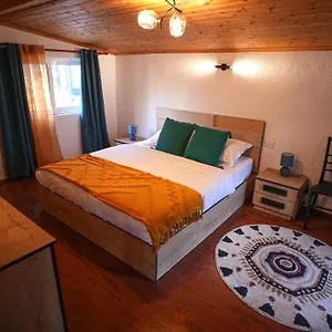  Appartamento Grandpa House-attic App 4 Albania